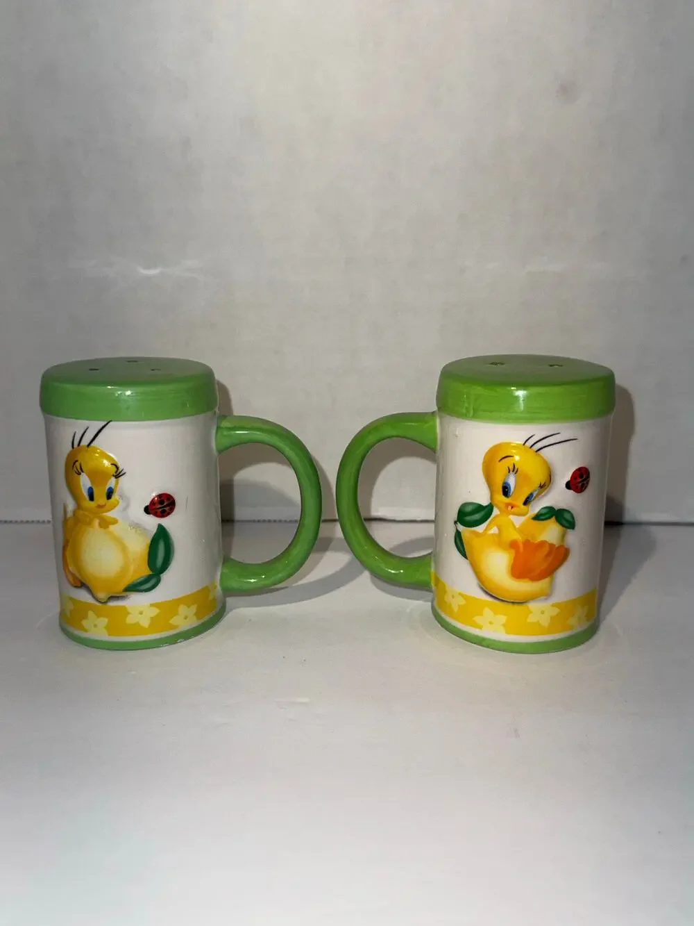 Vintage Tweety Bird salt and pepper shakers collectible Warner Brothers